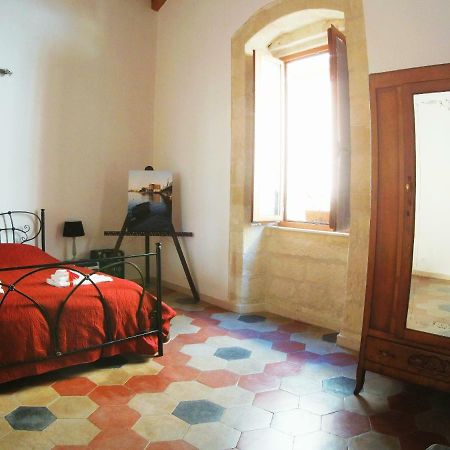 Tra Gli Archi Bed & Breakfast Taranto Dış mekan fotoğraf